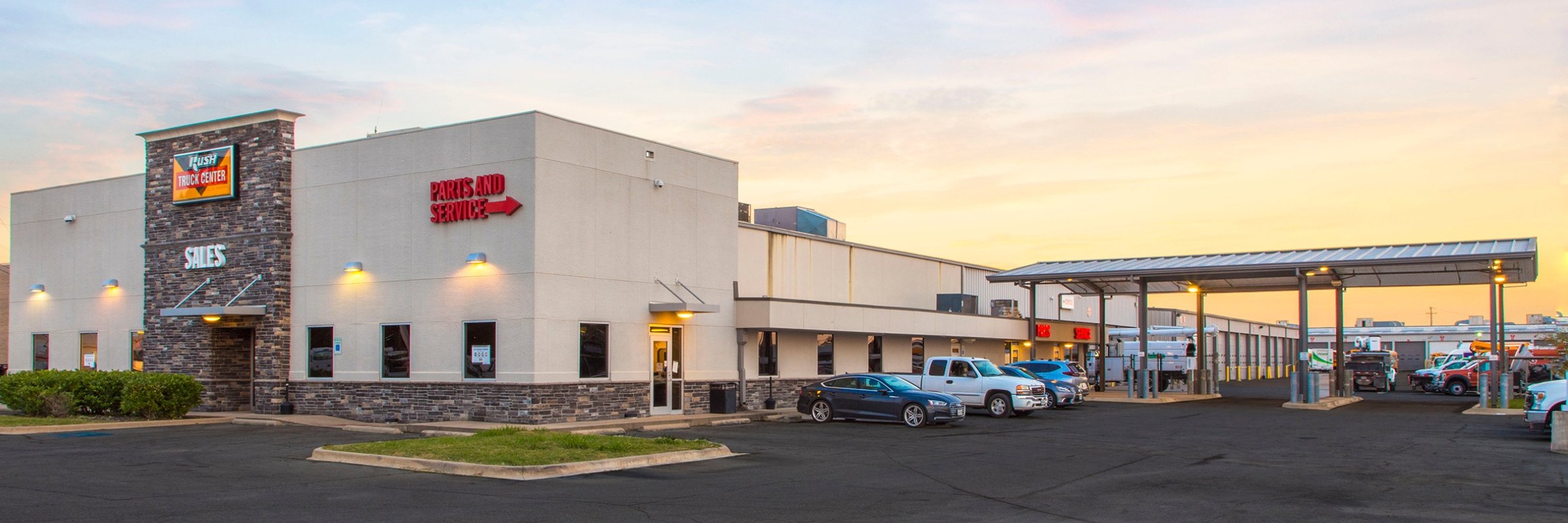 Rush Truck Centers – Dallas Light- and Medium-Duty Exterior